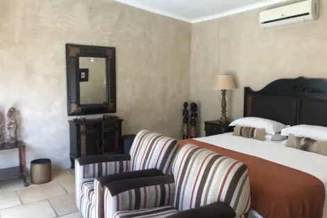 King Room 4 Sunset Game Lodge Guernsey Private Nature Reserve